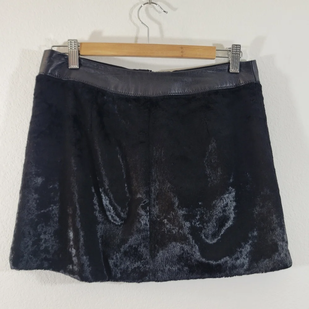 BEBE black soft faux fur genuine leather zip front gothic punk edgy mini skirt